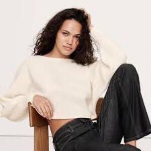 Banana Republic Midweight Cashmere Cropped Sweater Size Medium Winter White